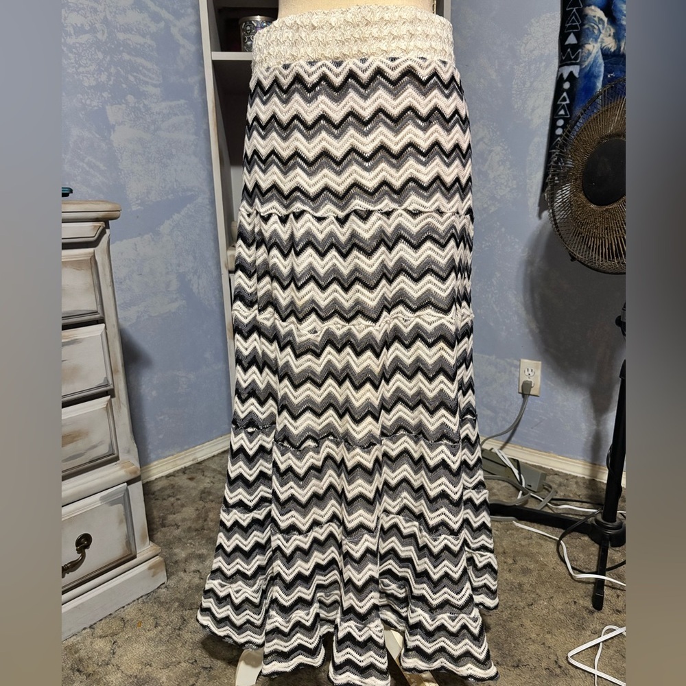 Lapis Black and White Chevron Maxi Skirt crochet tiered xl - Picture 5 of 13